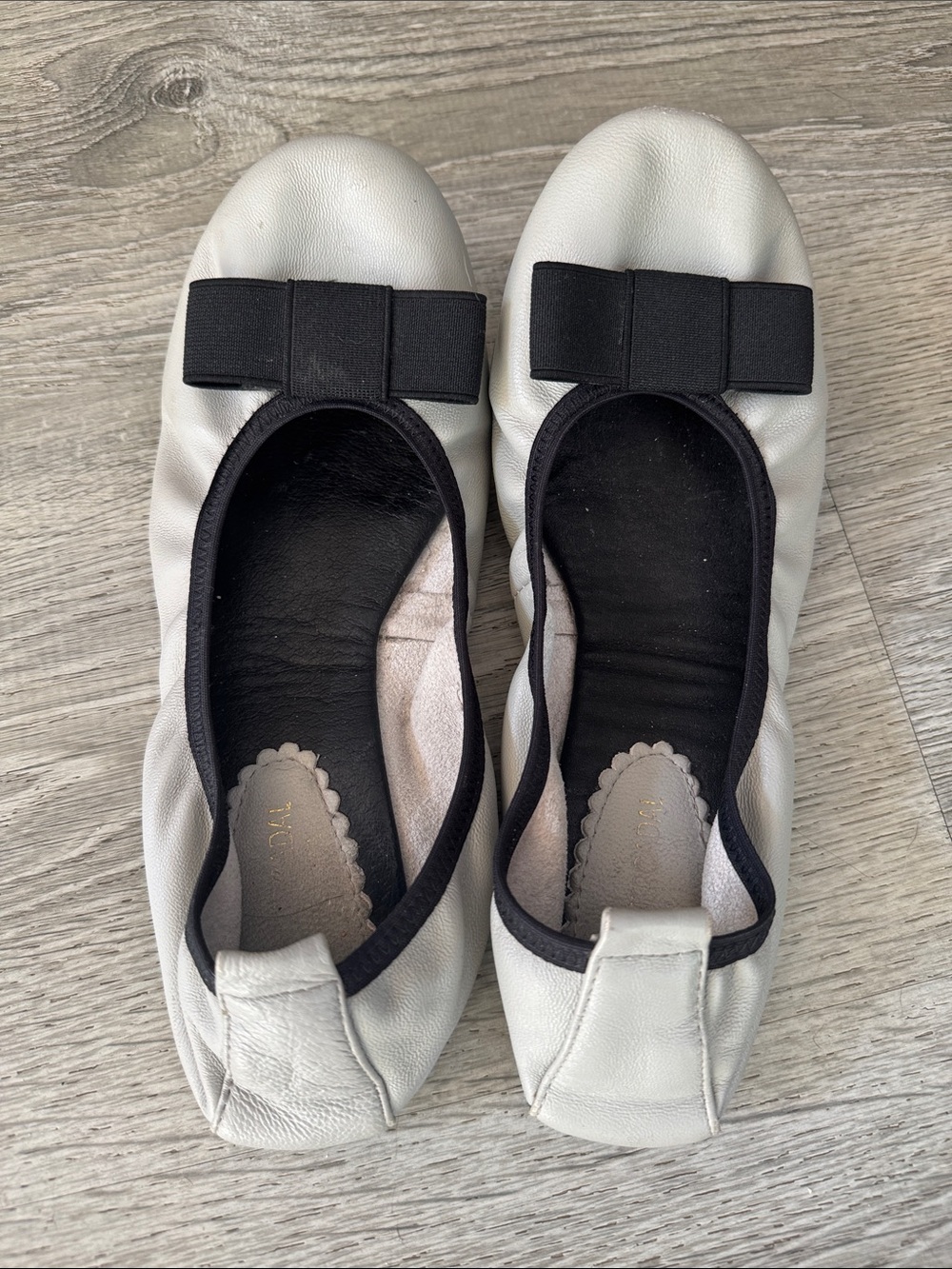 Classic Italian leather Bow Ballet Flats in light grey
